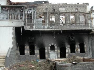 Syria Rebels Quit Homs Old City, Residents Return to Ruins