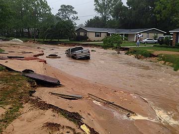 Hundreds Rescued from Floodwaters in US