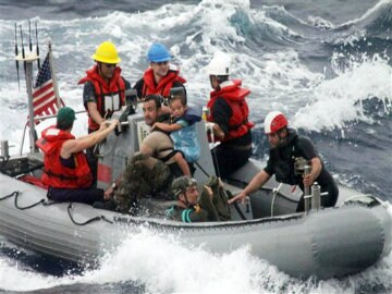 US Team Aids Injured Chinese Sailors in Pacific