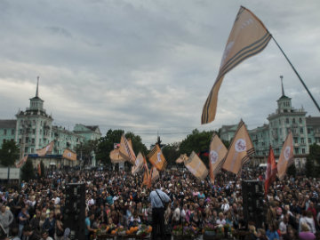 Insurgents in Eastern Ukraine Declare Independence