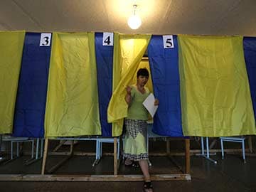 Ukraine Voters Seek Leader to Save Nation, Rebels Block Vote in East