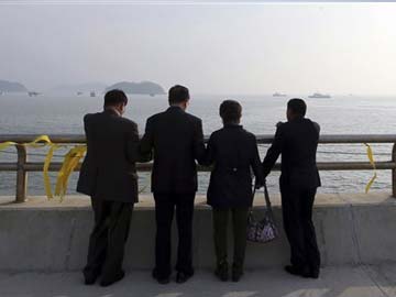 Body Found in South Korean Ferry as Weather Eases 