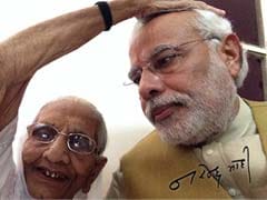 Election Results 2014: On Victory Day, Narendra Modi Tweets a Selfie With His Mother