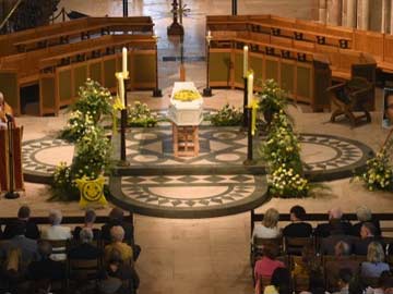 Thousands Attend Service for British Cancer Patient Stephen Sutton