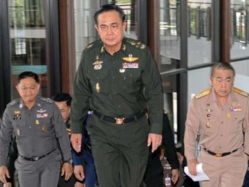 Thai Army Chief Holds Meeting of Political Rivals