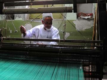 Silk Weavers in Varanasi Hang on By Thread, Plead For Rescue