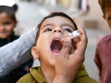 WHO Slaps Travel Restrictions on Pakistan Over Polio Fears