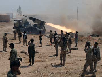 Yemeni Army in Heavy Fighting; Six Soldiers Die in Suicide Blast