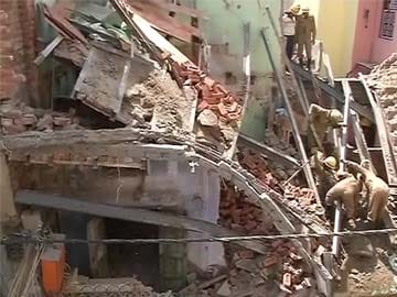 Two Dead, 11 Injured in Building Collapse in North Delhi