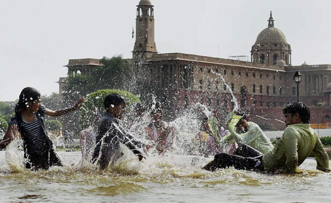 Delhi Sweats at 45.5 Degrees, Monsoon Expected to Reach on June 29
