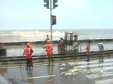 High Tide Alert: Mumbaikars Warned Against Venturing Near Sea