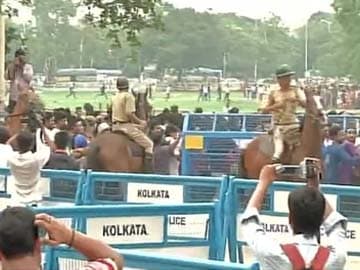Kolkata Knight Riders' Fans Lathi Charged as Near-Stampede Erupts Outside Eden Gardens