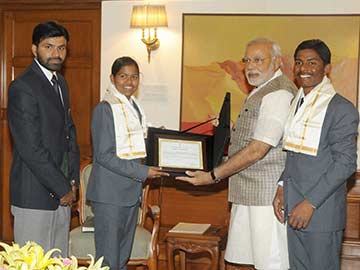 Narendra Modi Congratulates Two Youngsters for Climbing Mount Everest