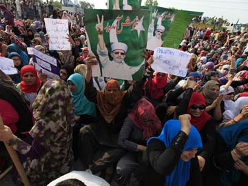 Pakistan Cleric's Flight Diverted to Lahore; Clashes Erupt 