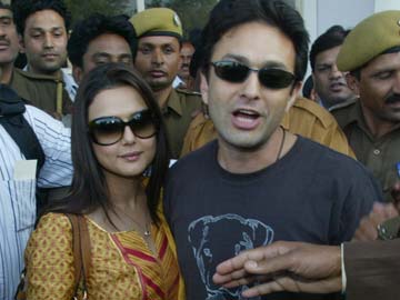 Saw Ness Wadia Grabbing Preity Zinta's Arm, Says Witness