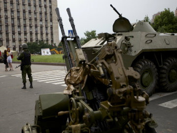 Ukraine Seeks Russian President's Help to Save Crumbling Truce
