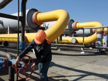 Russia Cuts Gas Supply to Ukraine as Tensions Soar