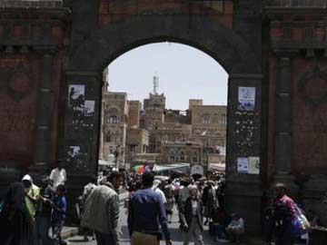 Yemeni Forces Seek to Wrest Sanaa Mosque From Ousted President