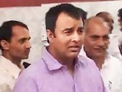 BJP Leader Sangeet Som Caught on Camera Threatening Uttar Pradesh Cops