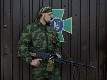 Rebels Seize Three Government Bases in Eastern Ukraine