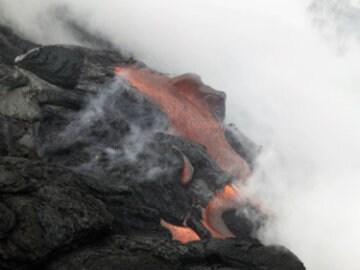 World's Largest Active Volcano Shows Signs of Life in Hawaii