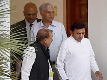 Akhilesh Yadav Meets PM Narendra Modi in 'Courtesy Call'