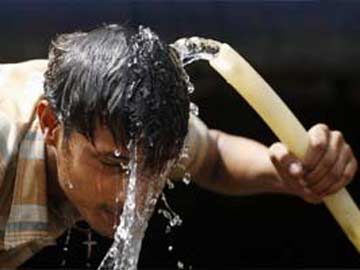 Delhi: Hot Monday Scorches Capital