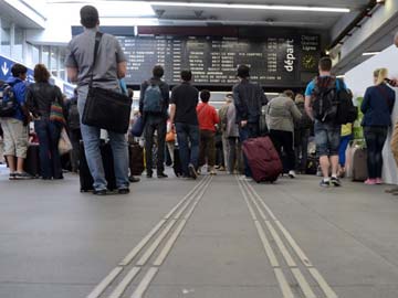 Passengers Sleep in Paris Airport as Strike Enters Second Day