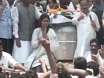 For Gopinath Munde's Funeral, a Sea of People in Beed