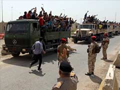 Thousands of Iraqis Volunteer to Battle Militants