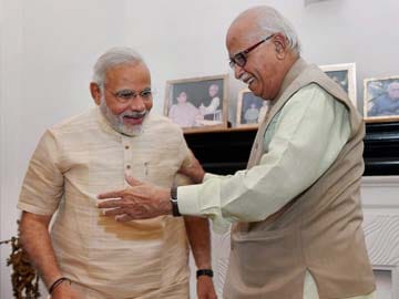 LK Advani Showers Praise on PM Modi as 'Triple-Century Scorer'