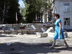 As Ukraine Moves on Rebel Stronghold, Residents Live With Sound of Shelling