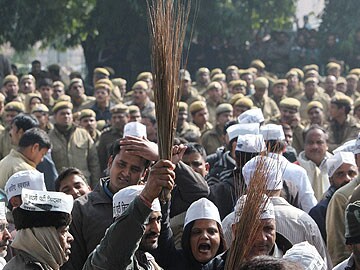Delhi: Aam Aadmi Party Threatens City-Wide Stir If MLA Fund Spending Law Isn't Changed