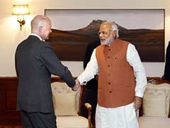 Britain's Hague Plugs Eurofighter on Visit to India