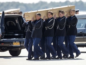 Plane With More MH17 Crash Victims Leaves Ukraine