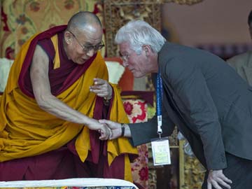 Dalai Lama Greeted by Tibetan Government in-Exile on His 79th Birthday