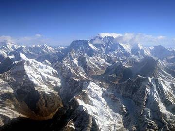 China Climber's Chopper-Aided Everest Summit Recognised