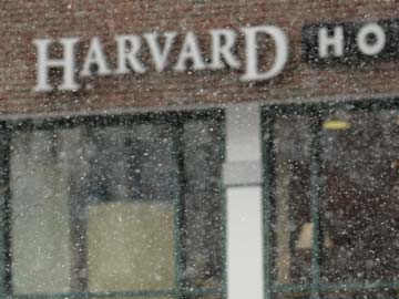 Harvard Campus Buildings Evacuated After Bomb Threat