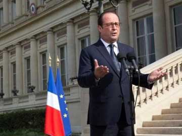 Francois Hollande Declares Three Days of Mourning over Air Algerie Crash