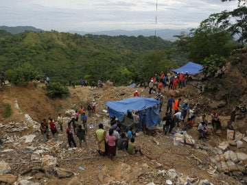 Rescuers Close In on Three Trapped Honduran Miners, Eight Missing