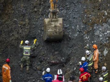 Honduras in Third Day of Search for Trapped Miners