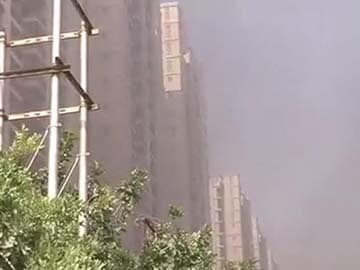 Ghaziabad: Fire Breaks Out in Building Basement, Several Cars Gutted