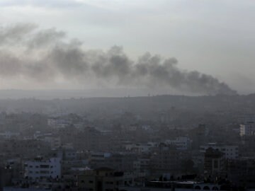 No Truce, But 12-Hour Humanitarian Cease-Fire in Gaza Fighting Begins