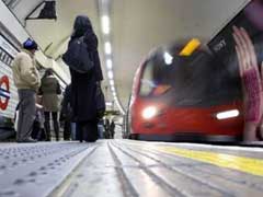 London Tube Set for No-Contact Bank Card Payments