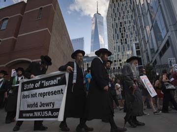 Thousands Take to New York Streets to Protest Israeli Offensive in Gaza