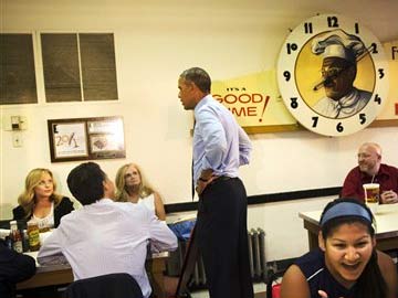 Barack Obama Eats Ribs with Four Kansas City Letter Writers 