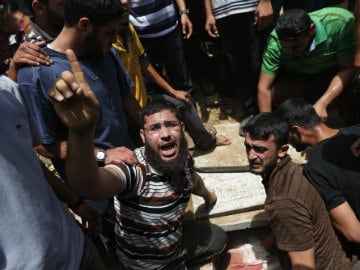 Israel and Hamas Consider Egyptian Proposal for a Cease-Fire in Air Attacks
