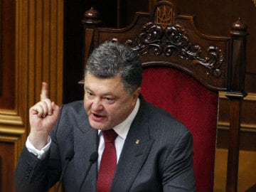 As West, Russia Talk Truce, Petro Poroshenko Heeds Ukrainians' Call to Arms