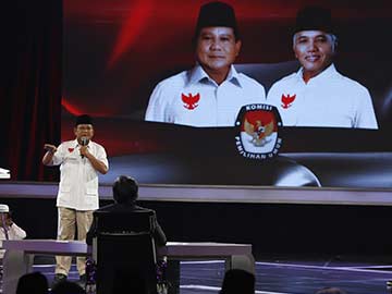 Indonesia Presidential Candidates Spar Over Corruption Scandals in Final Debate