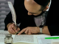 Robot Writes Torah at Berlin's Jewish Museum